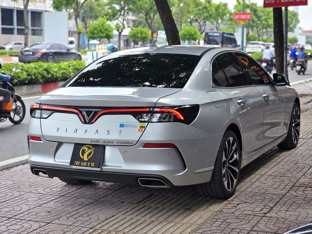 VinFast Lux A Premium 2019 Bạc 85.000 km