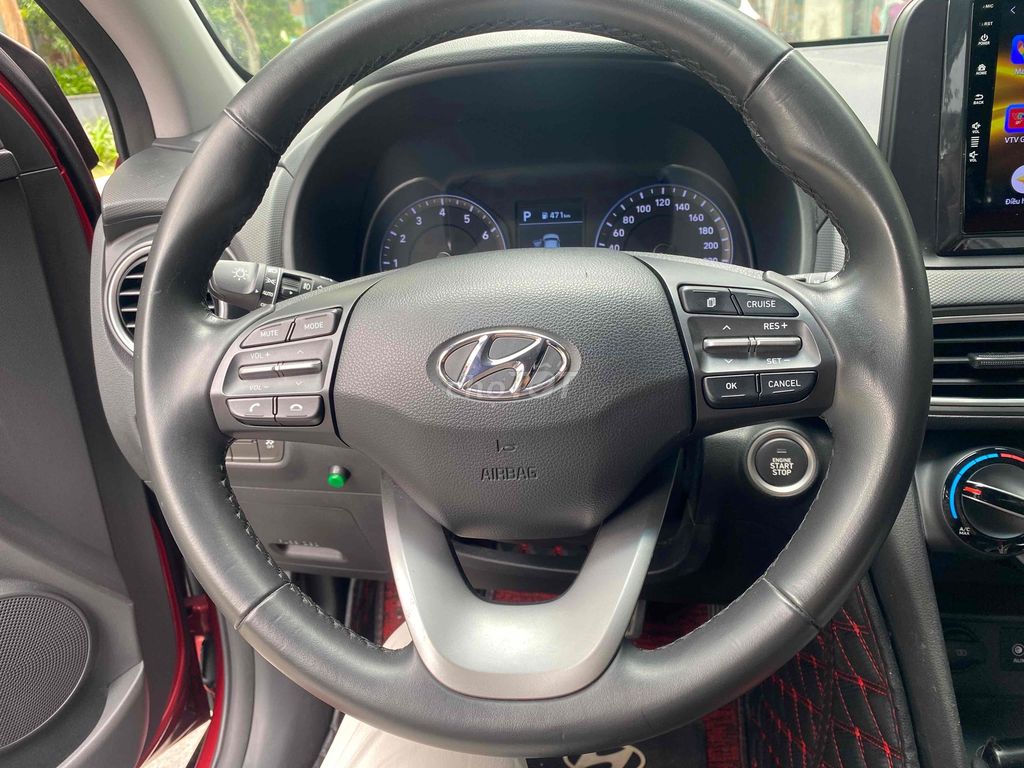 Hyundai Kona 2.0 2021 Красный