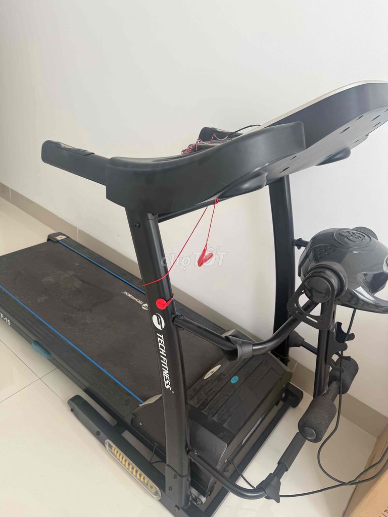 Máy chạy bộ Tech Fitness Đen tại nhà