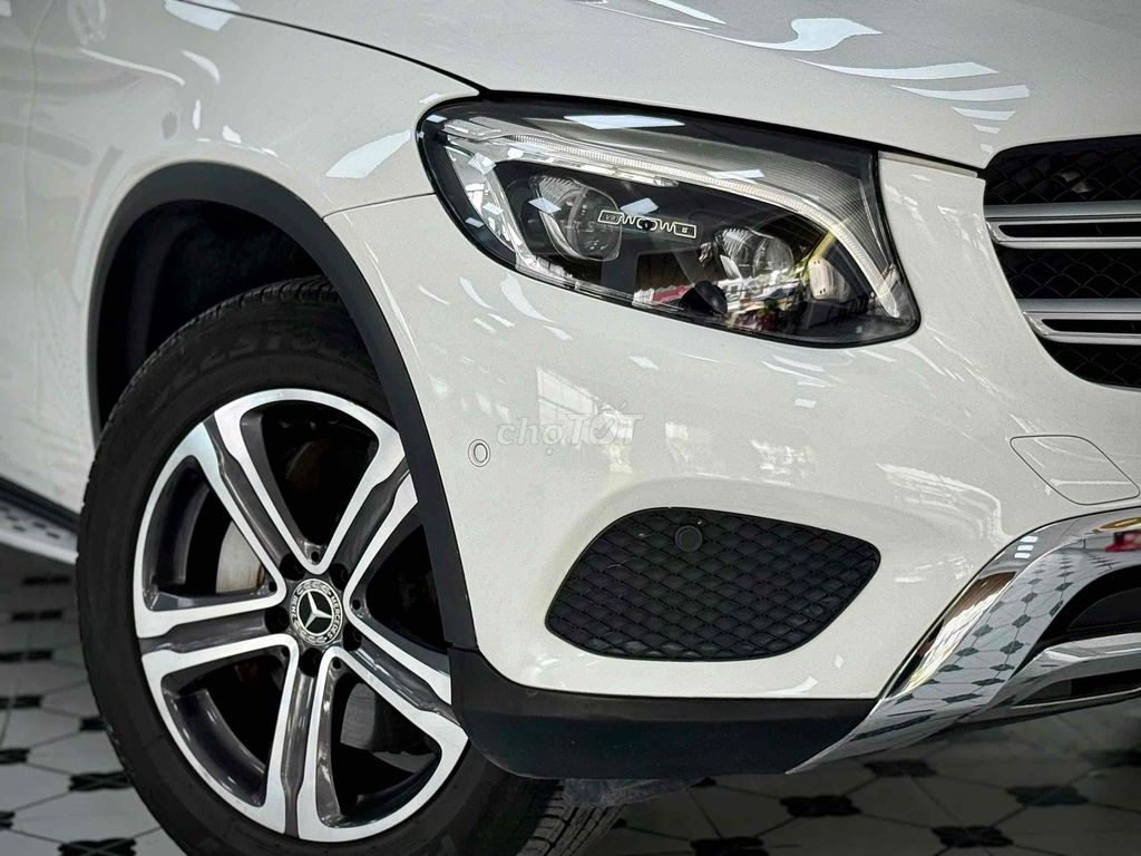 Mercedes Benz GLC250 4matic Модель 2018 Супер Красивый