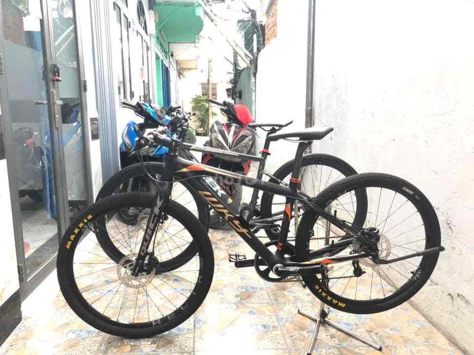 THANH LÝ 2 XE MTB TOURING CARBON CẤU HÌNH CAO CẤP