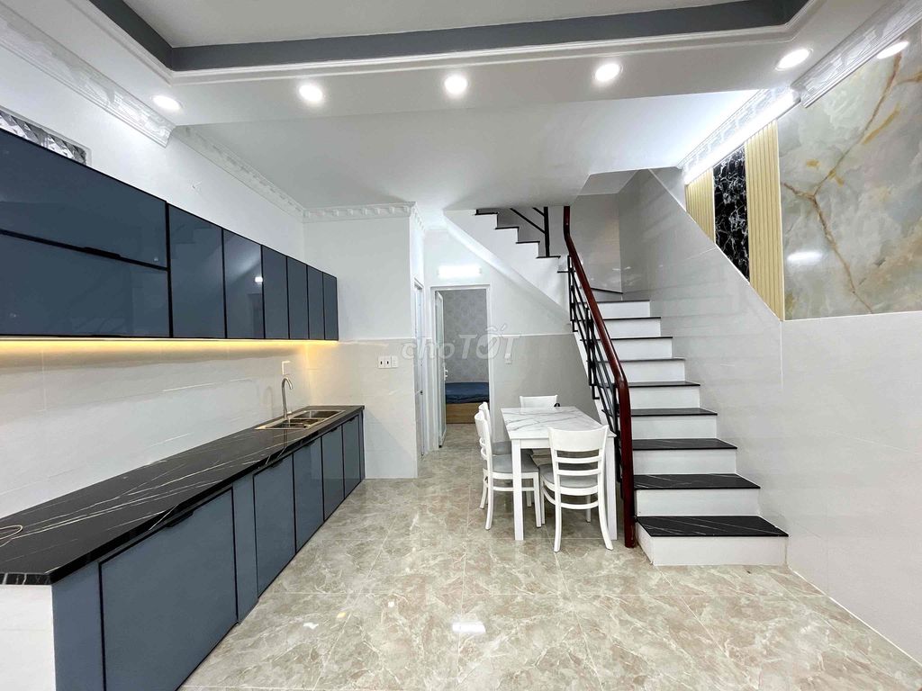 15м до парковки авто, пл. 4х13,5м, 2 этажа, 3 сп., переулок 1806 Хюинь Тан Фат