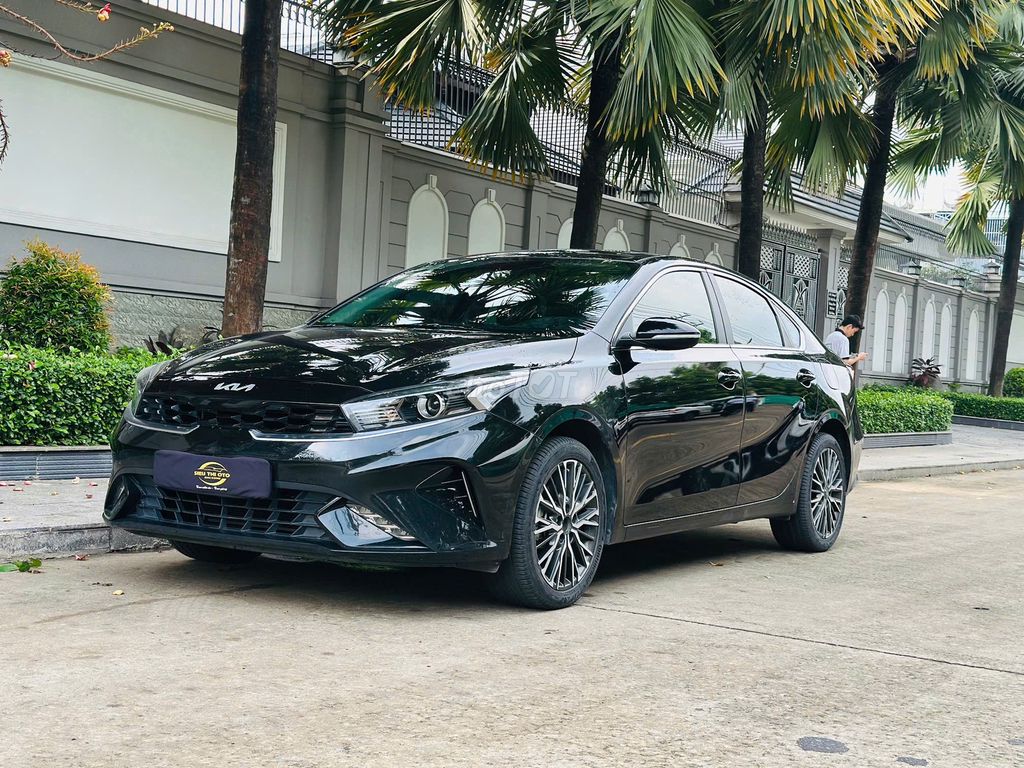 Kia K3 Luxury, черный, 5 мест
