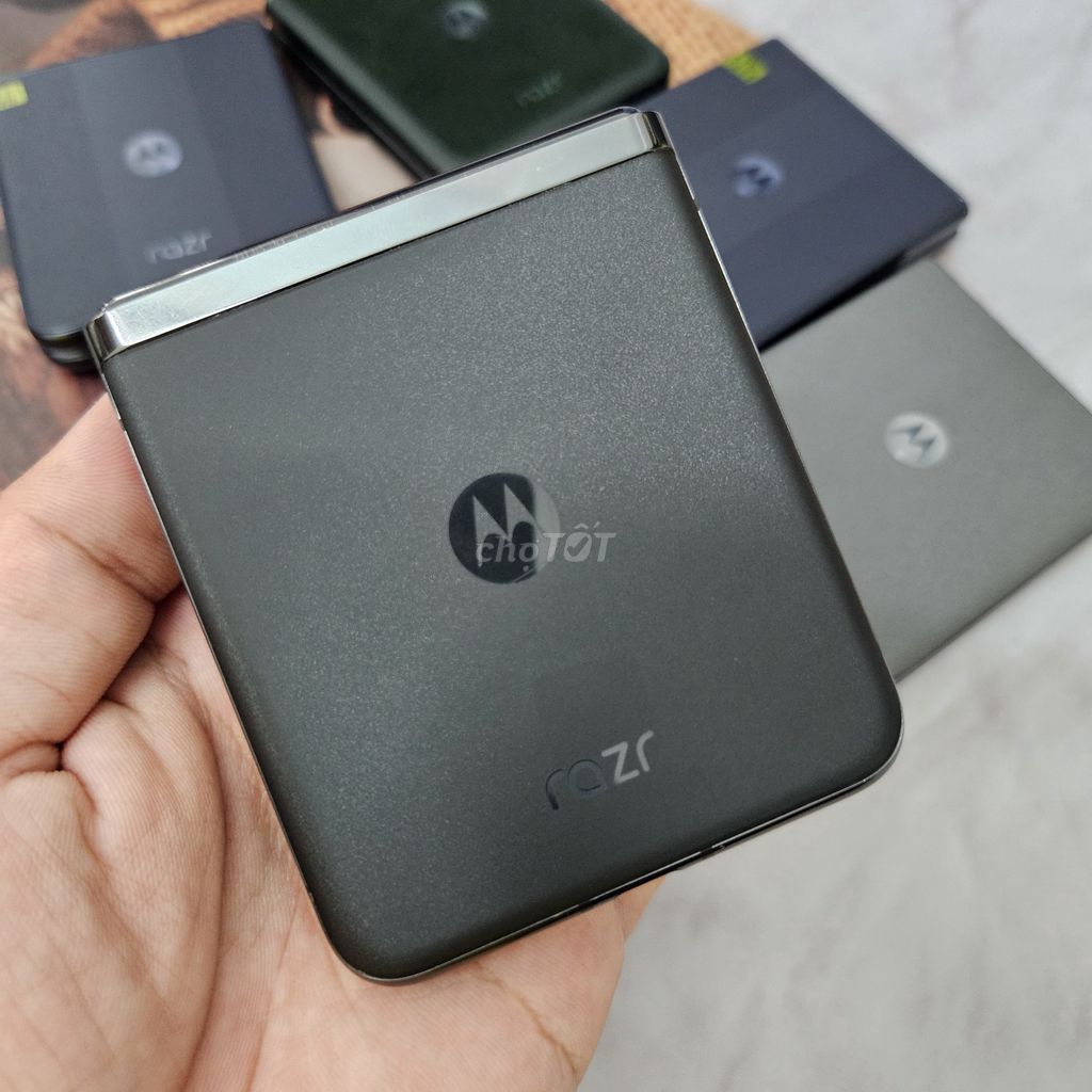 Motorola Razr 40 Ultra 5G 256GB Đen Like New. Mua bán Điện thoại tại Quận Thanh Khê Đà Nẵng được đăng bởi Cửa Hàng Vietphones Store hình 1