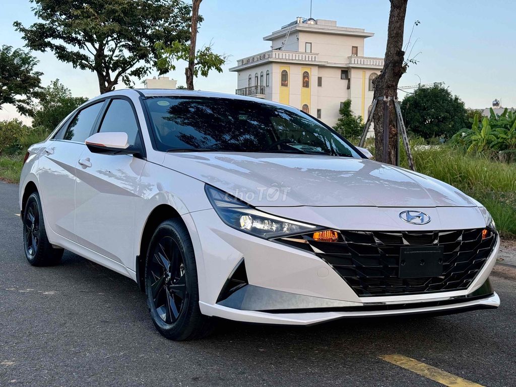 Hyundai Elantra 2025 1,6 л, специальный белый