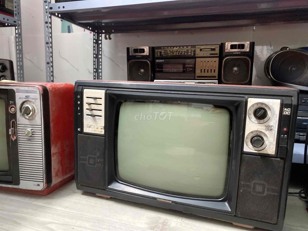 Tivi Vintage Đỏ Đen. Mua bán Tivi, Âm thanh tại Quận Sơn Trà Đà Nẵng được đăng bởi Đồ xưa Decor hình 1