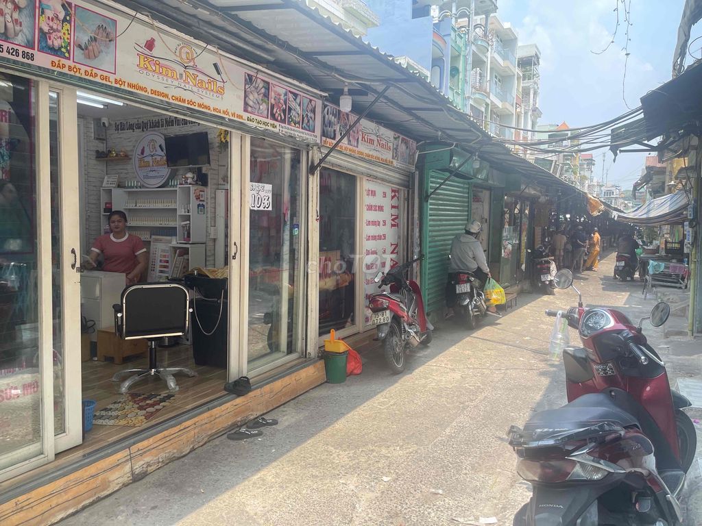 bán 8sạp chợ. tổng dt 24m2. giá 850 tr. q 10. tphcm
