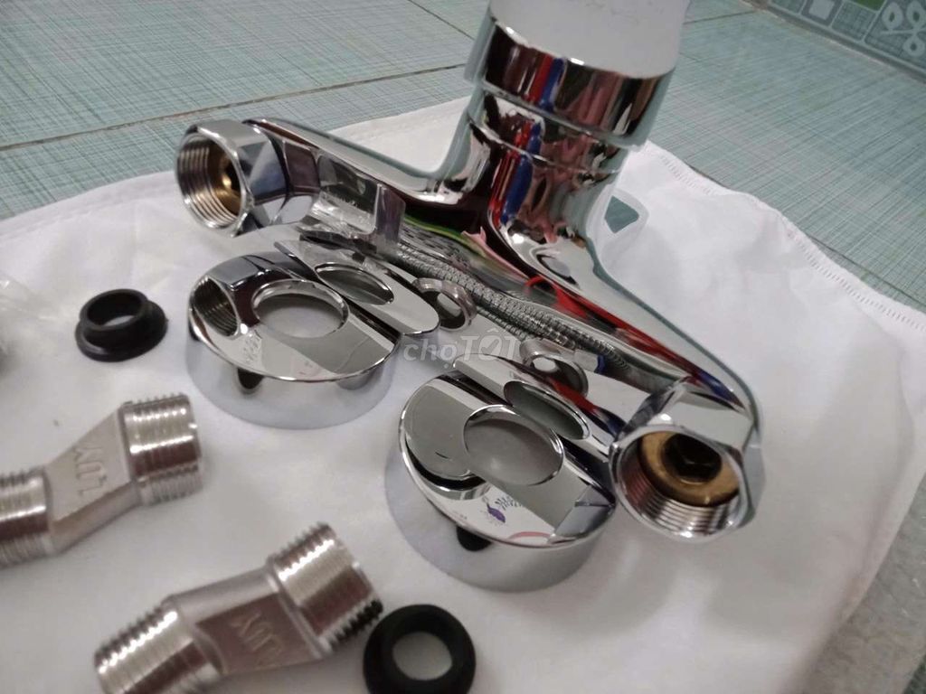 BỘ CỦ SEN NÓNG LẠNH ĐỒNG. Mua bán Thiết bị vệ sinh, nhà tắm tại Quận Thanh Khê Đà Nẵng được đăng bởi Điện nước Đà Nẵng hình 1