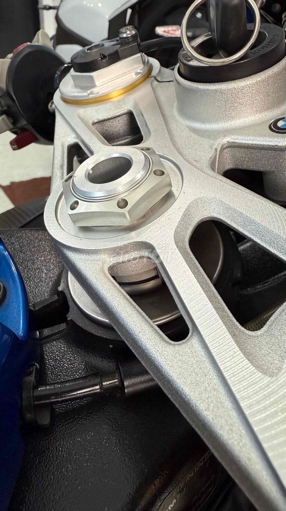 BMW S1000RR 2018 18000 km Trắng. Mua bán Xe máy tại Quận Bình Tân Tp Hồ Chí Minh được đăng bởi Hoang phong hình 6