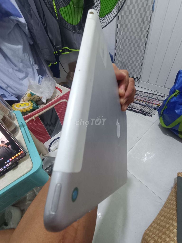 Không có nhu cầu, bán Ipad gen 6 32gb. Mua bán Máy tính bảng tại Thành phố Biên Hòa Đồng Nai được đăng bởi Võ Văn Thế hình 1