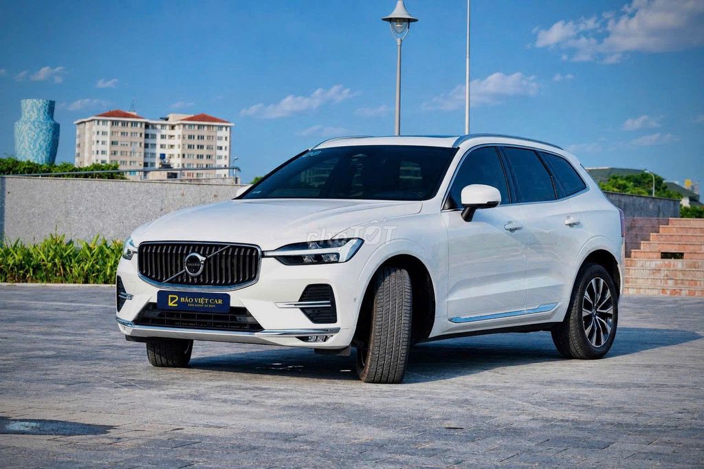 Volvo XC60 2023 Hybrid белый максимальная комплектация