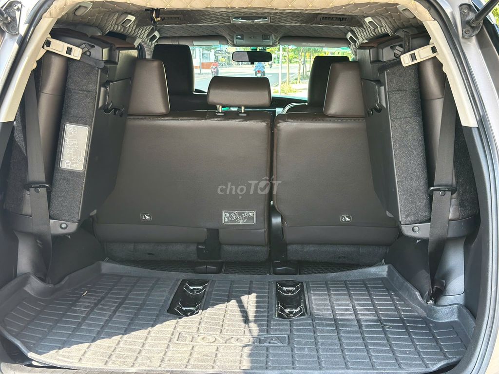 Toyota Fortuner 2020 số tự động máy dầu. Mua bán Ô tô tại Quận 12 Tp Hồ Chí Minh được đăng bởi Thu 381 hình 9