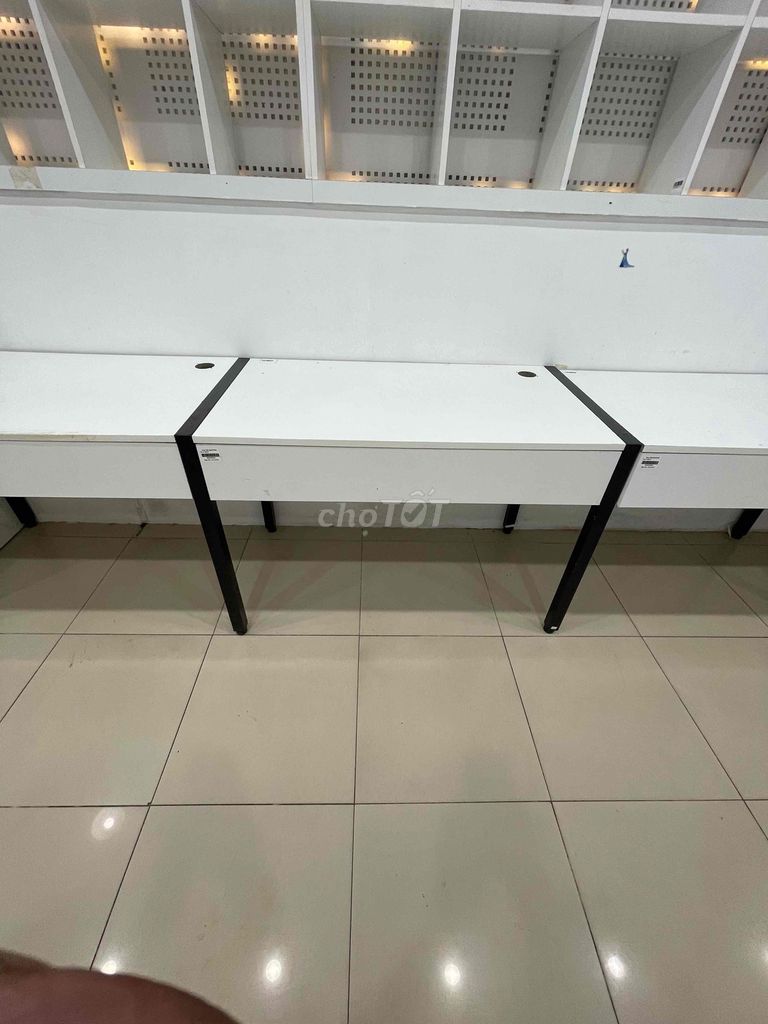 Bàn làm việc gỗ trắng hiện đại. Mua bán Bàn ghế tại Huyện Hóc Môn Tp Hồ Chí Minh được đăng bởi NGUYỄN VĂN VINH hình 1