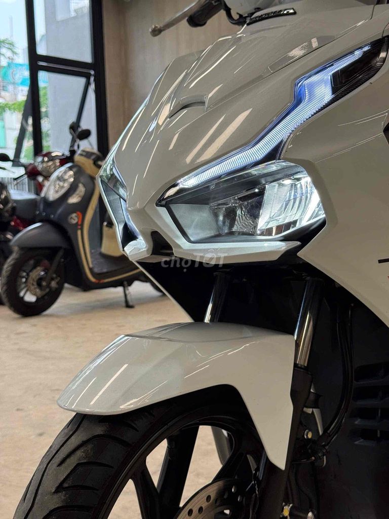 Honda Air Blade 160 ABS 2023 Trắng đen 5100 km. Mua bán Xe máy tại Quận 8 Tp Hồ Chí Minh được đăng bởi Lộc Trần  hình 2