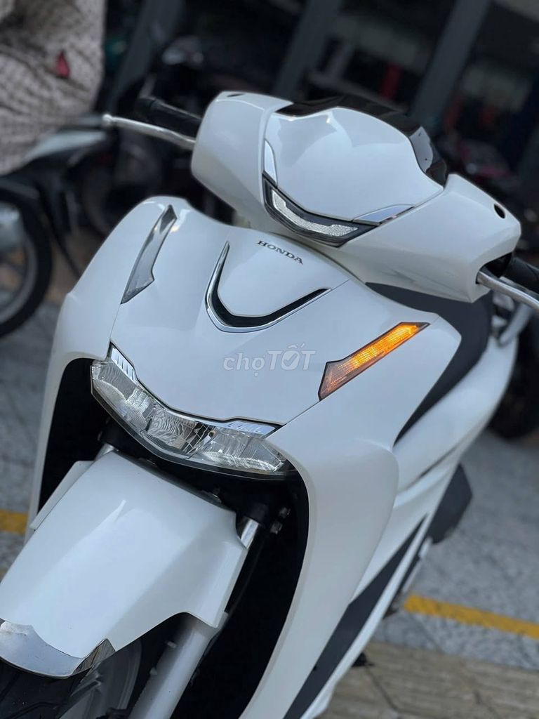 Владелец суперсерфера Хонды SH 125i 2026