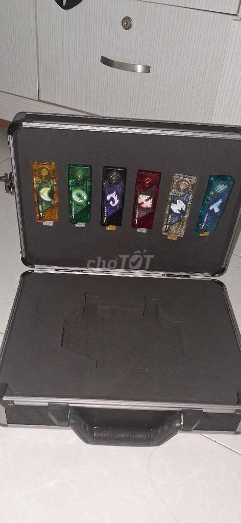 Vali đồ chơi Gaia Memory Kamen Rider W Đen Bạc
