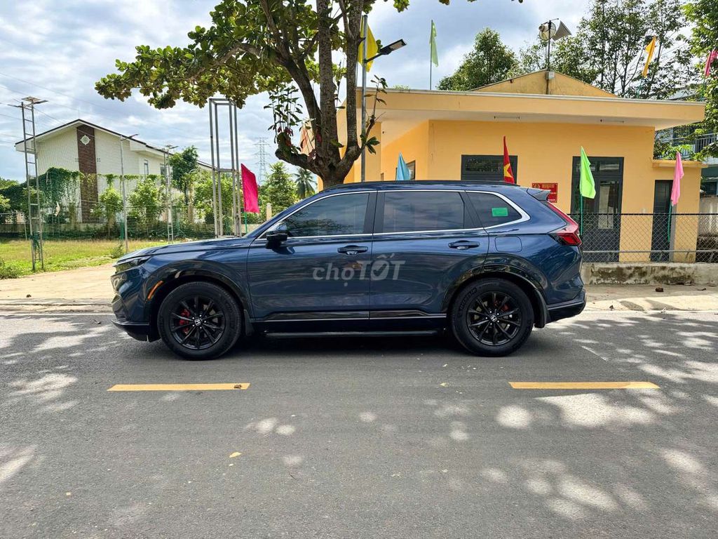 2025 L - 2000 km. Mua bán Ô tô tại Quận Cầu Giấy Hà Nội được đăng bởi oto lướt hà nội  hình 2