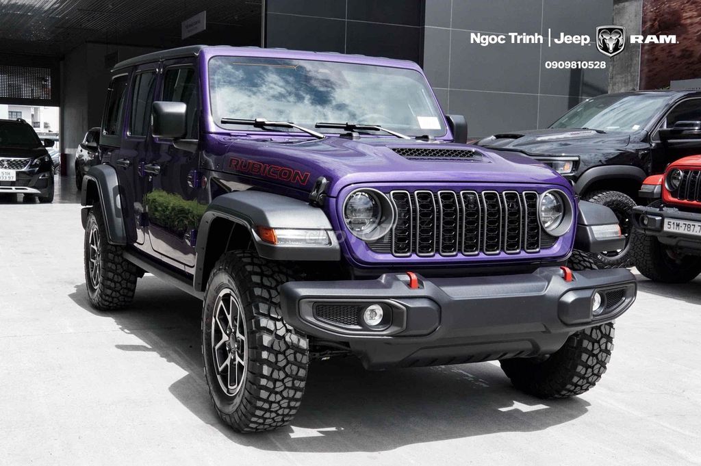 Фиолетовый внедорожник Jeep Wrangler Rubicon