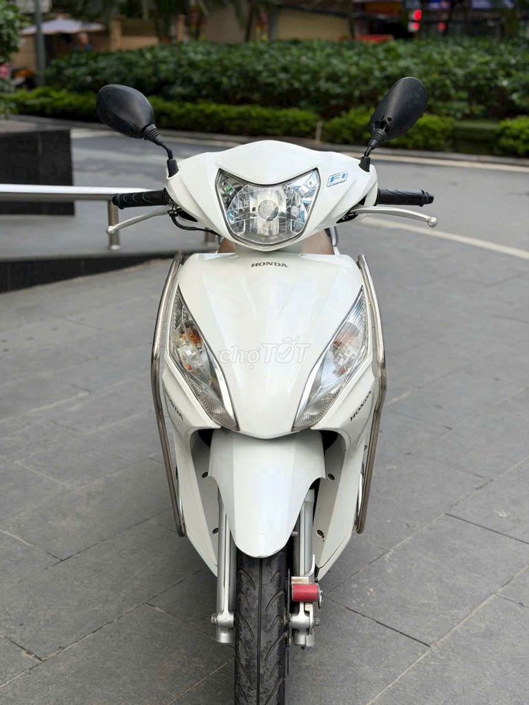 Vision 2014 đời chót màu trắng biển 29 nguyên bản. Mua bán Xe máy tại Quận Ba Đình Hà Nội được đăng bởi Thân hình 1
