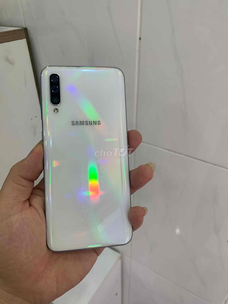 Samsung Galaxy A50 4/64GB zin nguyên chính hãng