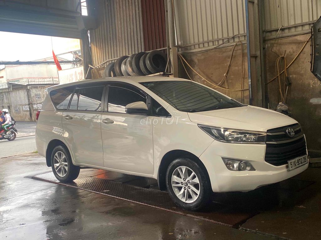 Chính chủ cần bán xe INNOVA 2018 8 chỗ, màu trắng