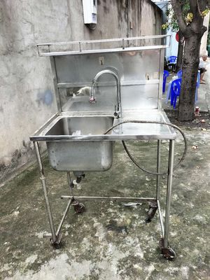 Bồn rửa chén Inox màu bạc có bánh xe. Mua bán Thiết bị vệ sinh, nhà tắm tại Quận 12 Tp Hồ Chí Minh được đăng bởi Trinh Nguyen Thi Le