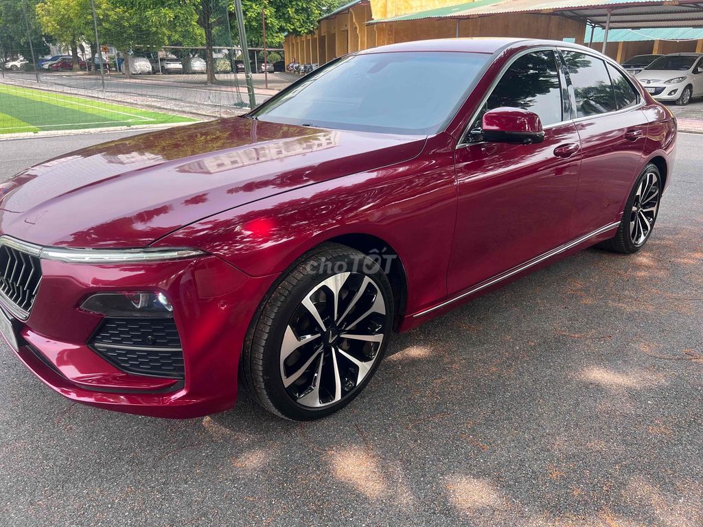 VinFast Lux A2.0 Pre 2021 Красный 81.816 км