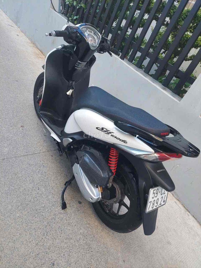 Honda SH Mode 2018 белый чёрный автомат
