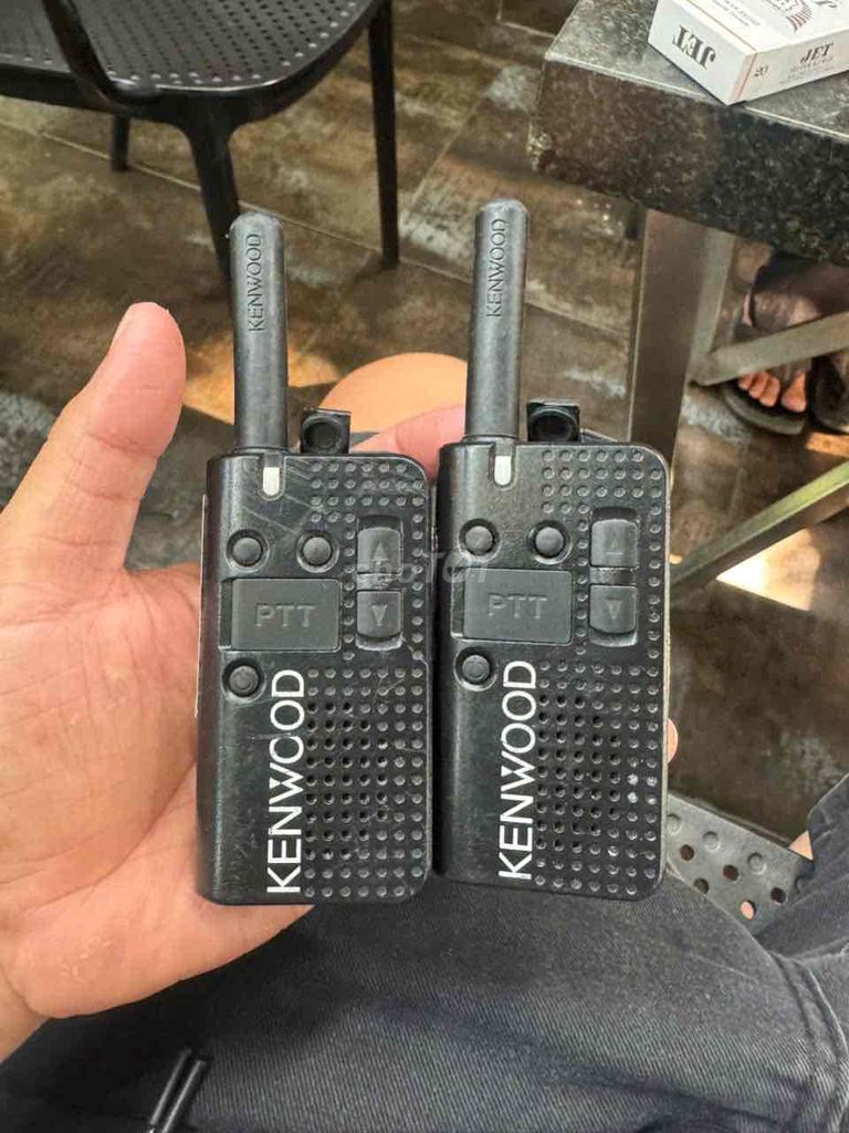 Bộ đàm Kenwood màu Đen