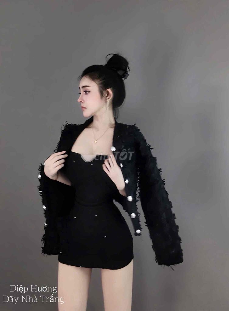 Đầm Nữ Vải tweed Đen Sang trọng. Mua bán Quần áo tại Quận Sơn Trà Đà Nẵng được đăng bởi Tuyen Nguyen hình 1