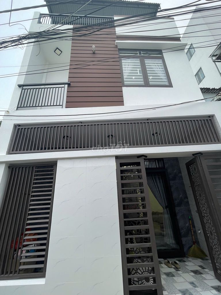 BÁN NHÀ 3 TẦNG SÁT ĐƯỜNG CHÍNH NGUYỄN NHƯ HẠNH GIÁ TỐT. Mua bán Nhà ở tại Quận Liên Chiểu Đà Nẵng được đăng bởi LÊ QUỐC HÙNG hình 2