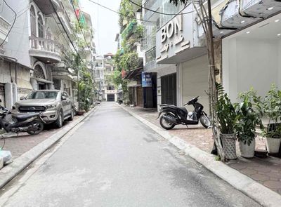 Townhouse 72 m² · 4 bed · Kim Đồng