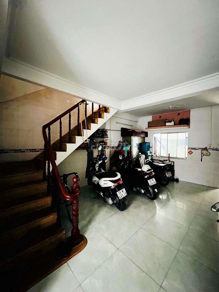60m², ngang 4m x 15m, gần đường xe hơi, sau công viên Tân Phước