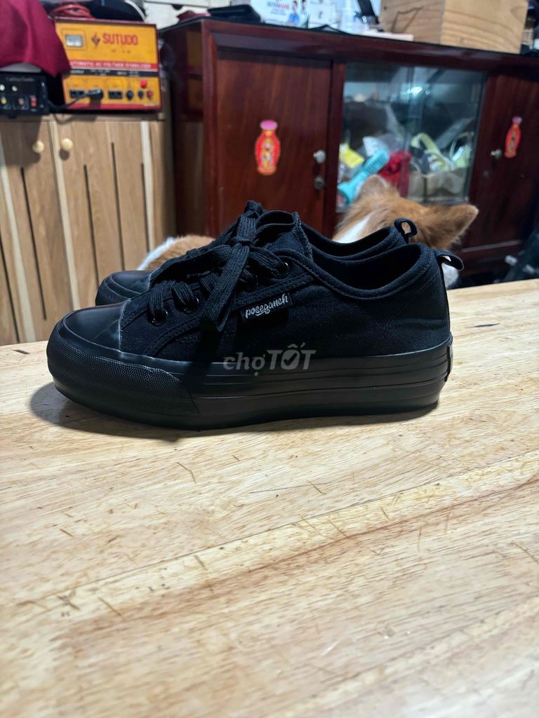 giày đế bệt như mới bao đẹp size 38.39