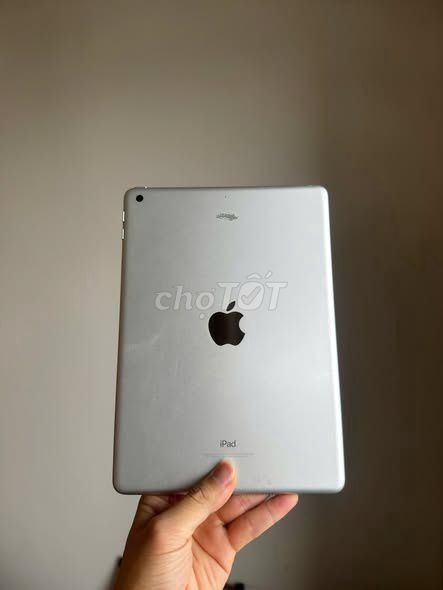 Apple iPad Gen 5 Wifi 32GB Bạc Đã sử dụng. Mua bán Máy tính bảng tại Quận 1 Tp Hồ Chí Minh được đăng bởi Hội Đồ Điện Tử hình 1