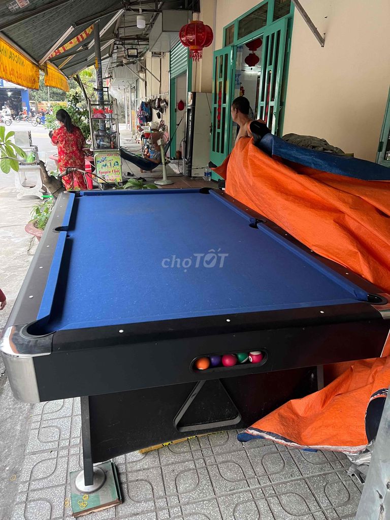 bàn ngừoi lớn có bi và cơ đầy đủ