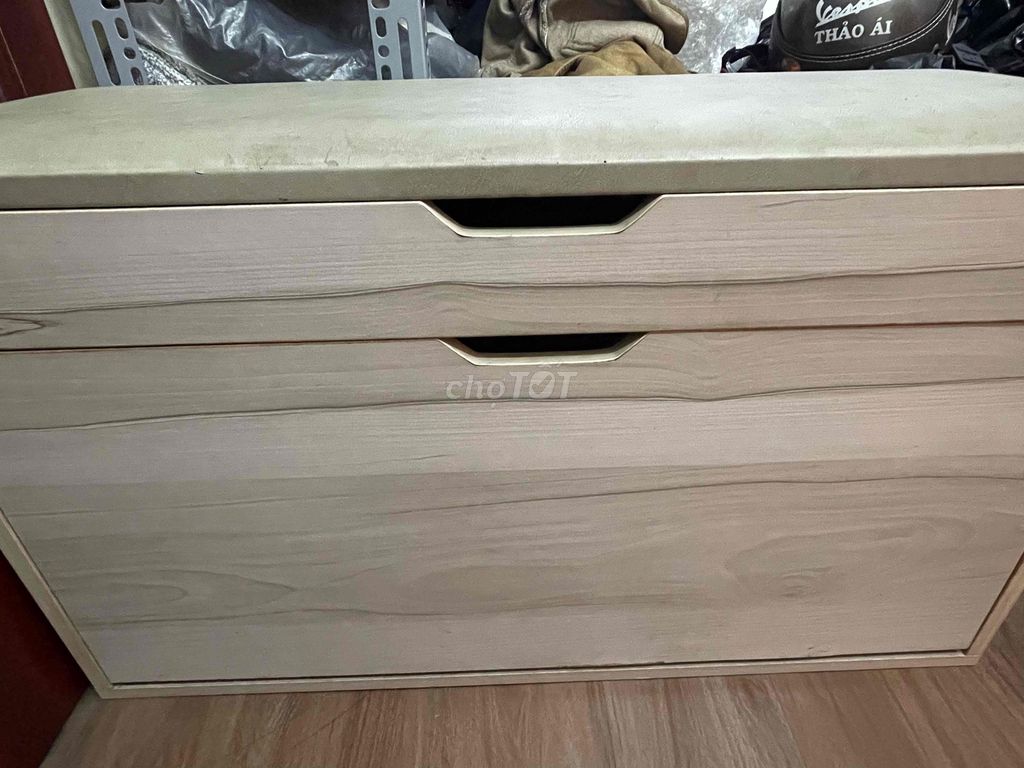 Tủ giày gỗ vàng nhạt 3 hộc còn mới. Mua bán Tủ, kệ gia đình tại Quận 12 Tp Hồ Chí Minh được đăng bởi Trần Văn Tuân hình 1