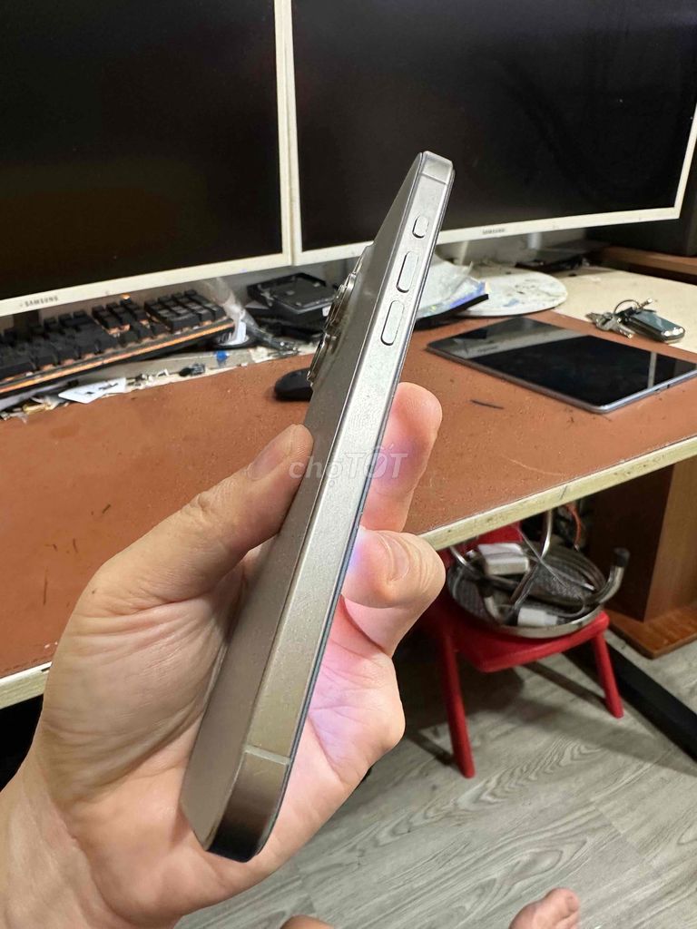 iPhone 15 Pro Max 256GB lock titan 99% zin all. Mua bán Điện thoại tại Quận Lê Chân Hải Phòng được đăng bởi hoang anh hình 1