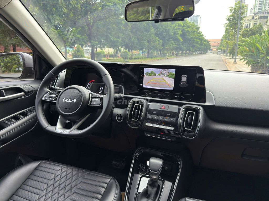Kia Sonet серый 5-местный автомат
