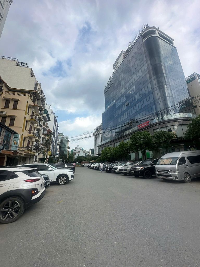 Собственник продаёт дом с землёй в зоне нарезки — Зянг Ван Минь, Бадинь, Ханой
