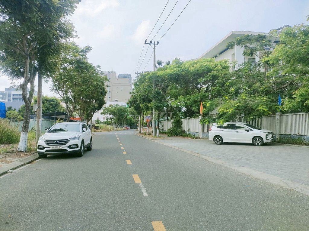 Bán lô đất đường Lê Văn Qúy đối diện Trường THPT Sơn Trà, Gần Biển