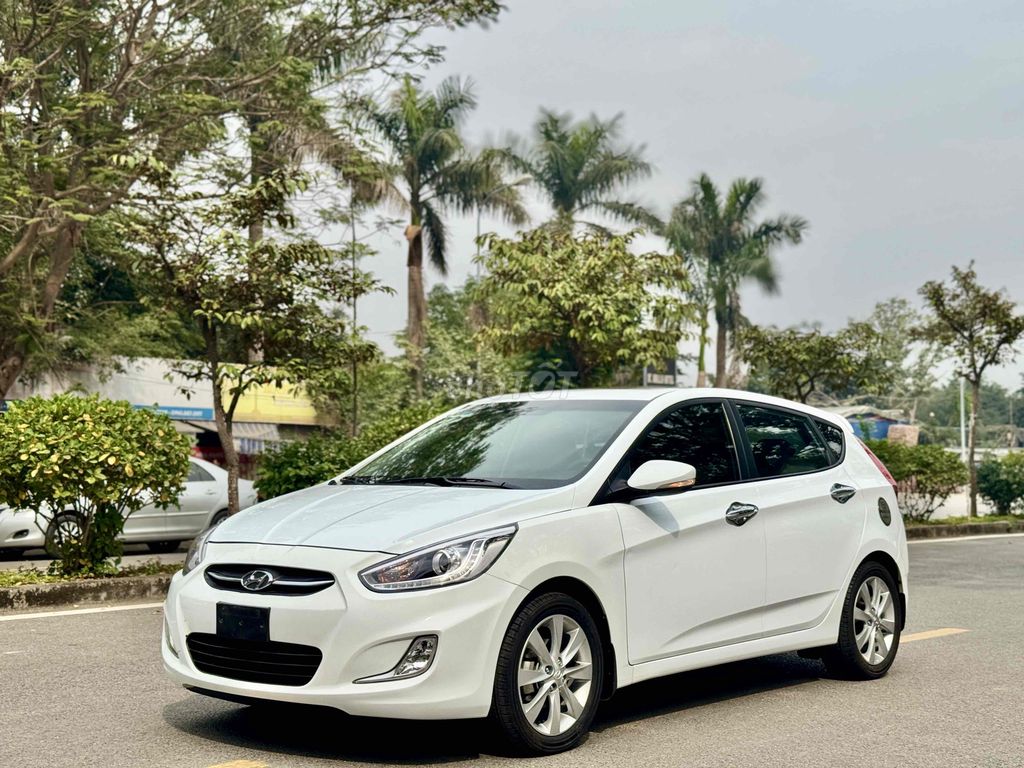 Hyundai Accent 2017 1.4 CVT Hatchback - 30000 km