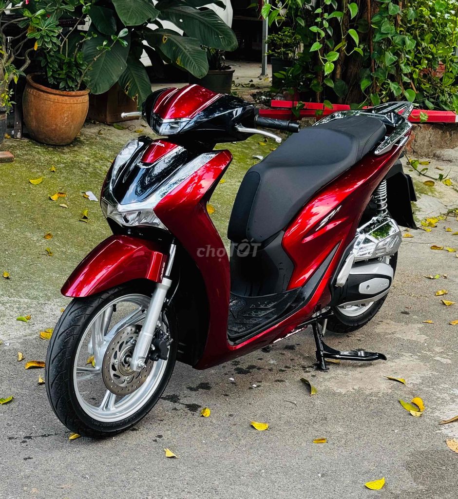 Honda SH 125i ABS конец 2025 г. Красно-черный 500 км