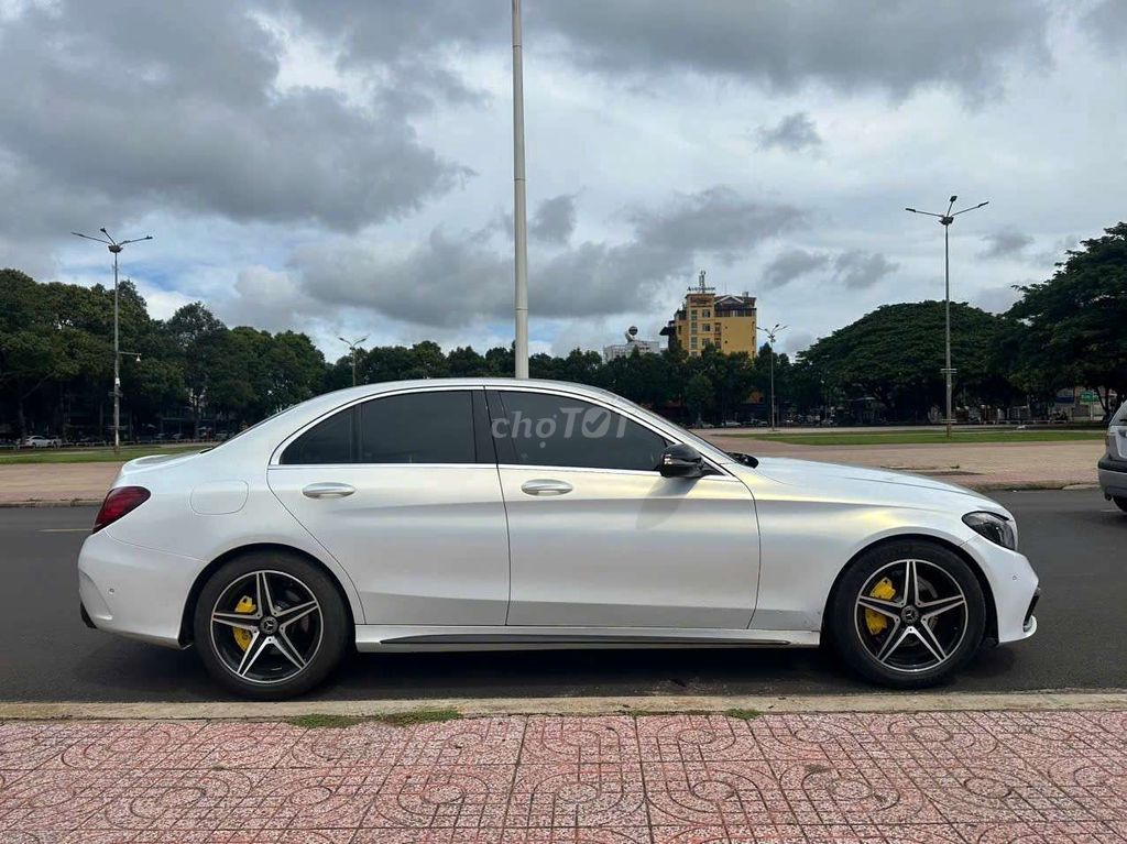 Mec C200 model 2018 hộp số 9 cấp. Mua bán Ô tô tại Thành phố Buôn Ma Thuột Đắk Lắk được đăng bởi Mr Nhật hình 3