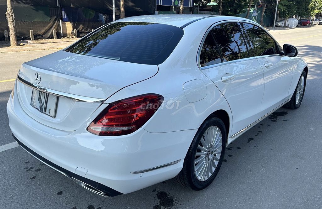 Mercedes-Benz C250 Exclusive 2016 màu trắng. Mua bán Ô tô tại Quận Thanh Xuân Hà Nội được đăng bởi Nguyễn Tuấn Hoàng hình 3
