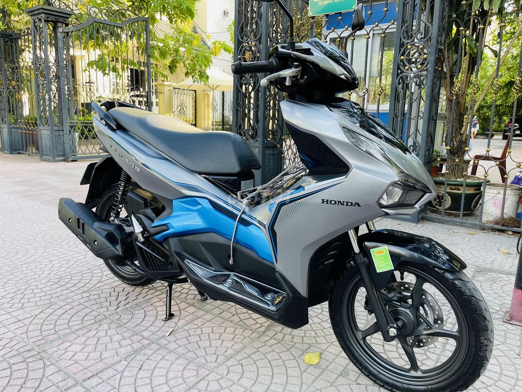 Оригинальная красота Honda Airblade 125 2023 Серый цинк