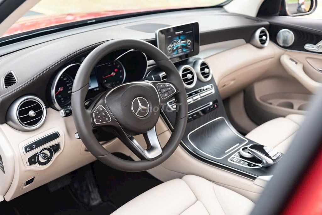 Mercedes Benz GLC300 4Matic 2019 - 68000 km. Mua bán Ô tô tại Quận Tân Phú Tp Hồ Chí Minh được đăng bởi Thái LA Auto hình 4