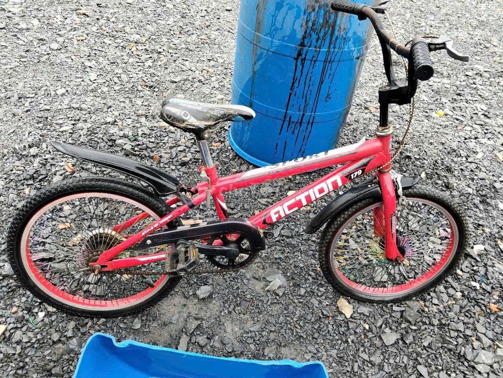 Xe đạp trẻ em Action màu Đỏ. Mua bán Xe đạp tại Huyện Bình Chánh Tp Hồ Chí Minh được đăng bởi Lê Hoàng phúc Lê hình 2