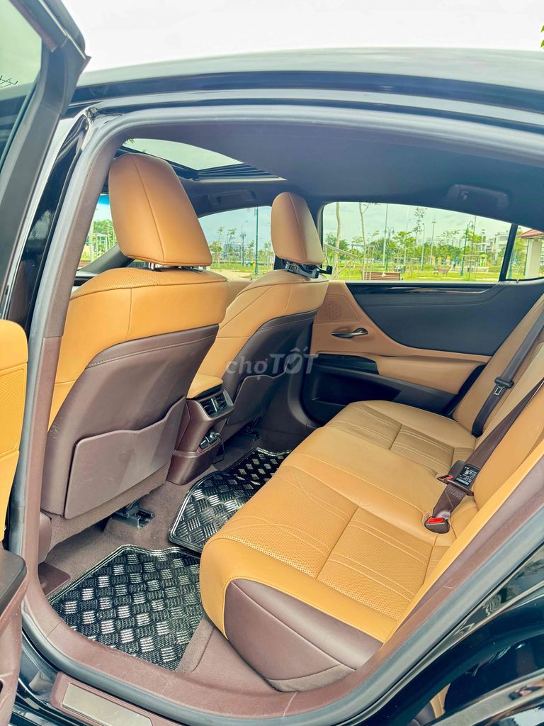 Lexus ES 2020 250 - 27600 km. Mua bán Ô tô tại Quận 7 Tp Hồ Chí Minh được đăng bởi Duy Phạm hình 12