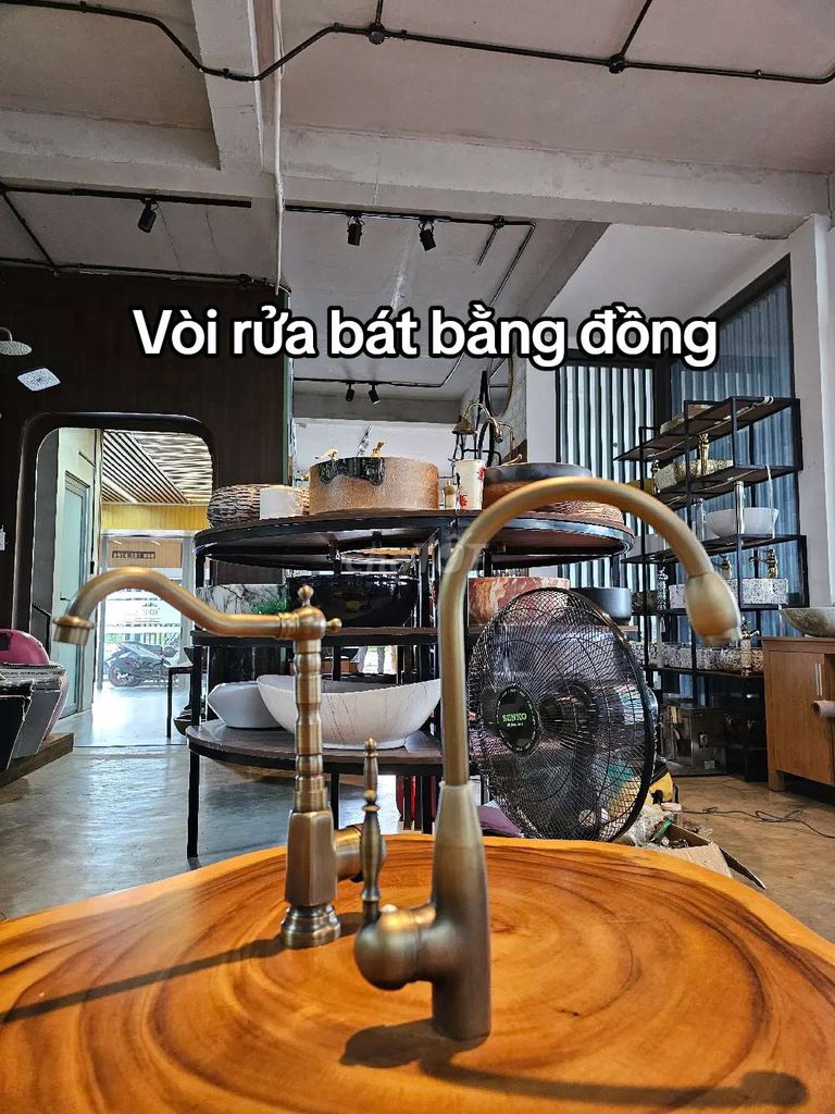 Vòi rửa chén bằng đồng nóng lạnh xoay 180 độ